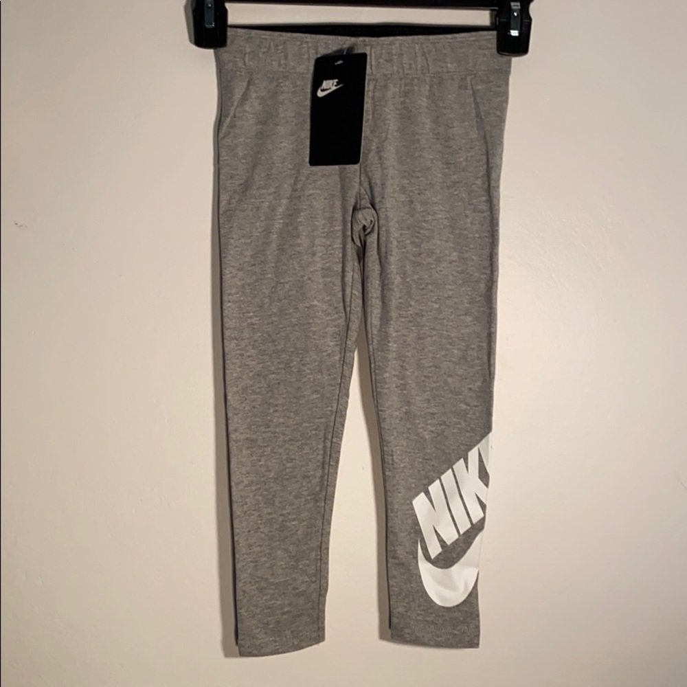 Nike grey little girls crop leggings. New